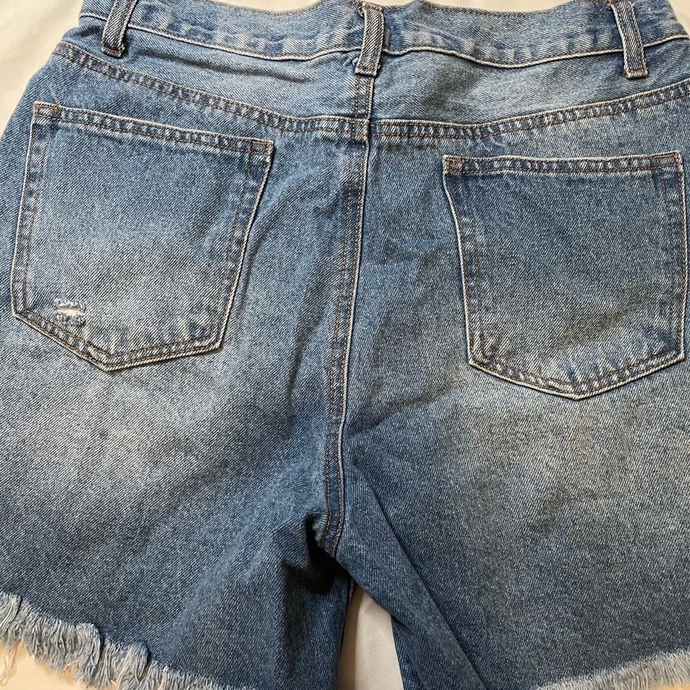 Forever 21 Size 32 high waisted distressed shorts - Picture 5 of 5